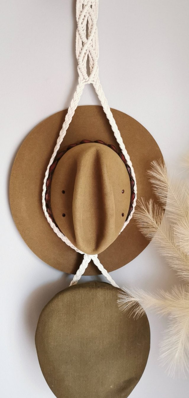 Double hat hanger